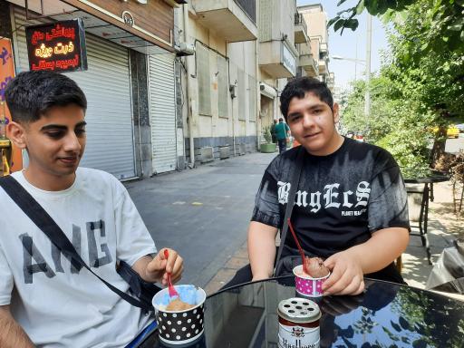 عکس پیراشکی و آبمیوه بستنی حضرتی