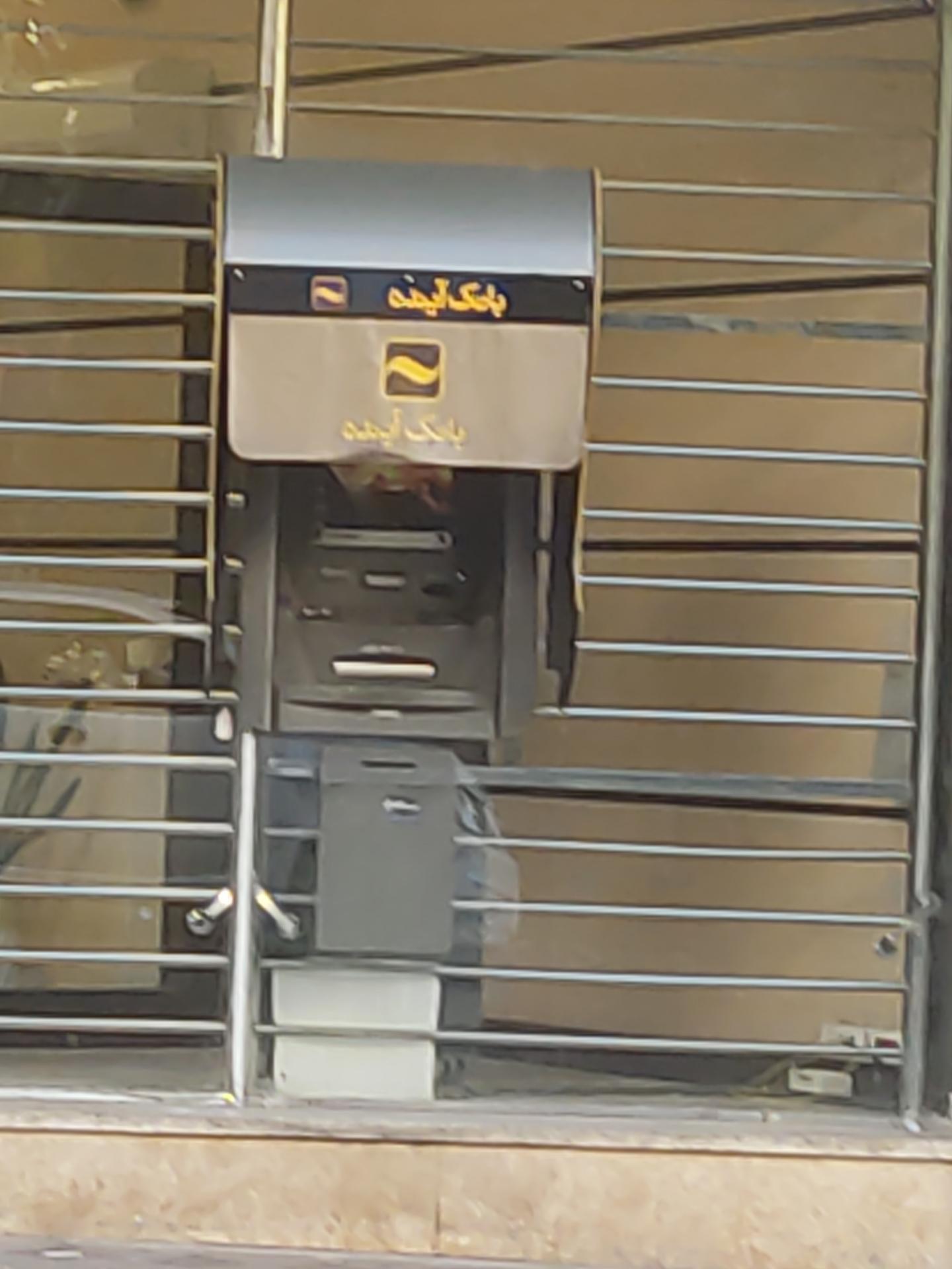 عکس عابر بانک آینده