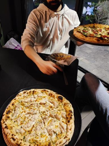 عکس پیتزا آون شعبه 2