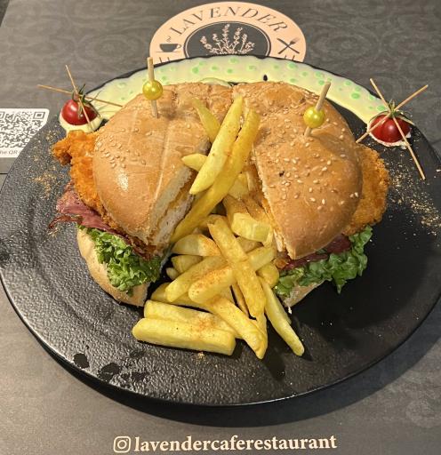 عکس تهیه غذای دلپذیران