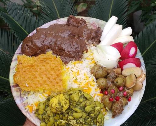 عکس تهیه غذای دلپذیران