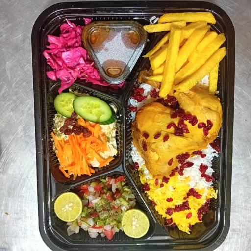 عکس تهیه غذای دلپذیران