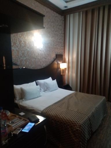 هتل بین المللی باباطاهر