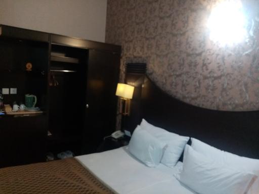 عکس هتل بین المللی باباطاهر