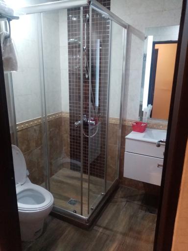 عکس هتل بین المللی باباطاهر