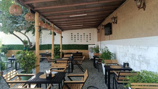 عکس باغچه رستوران صوفی