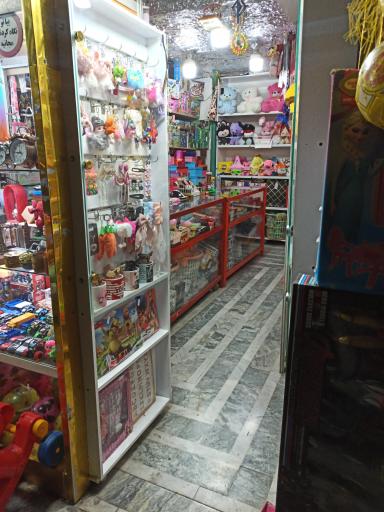 عکس اسباب بازی فروشی آلونک