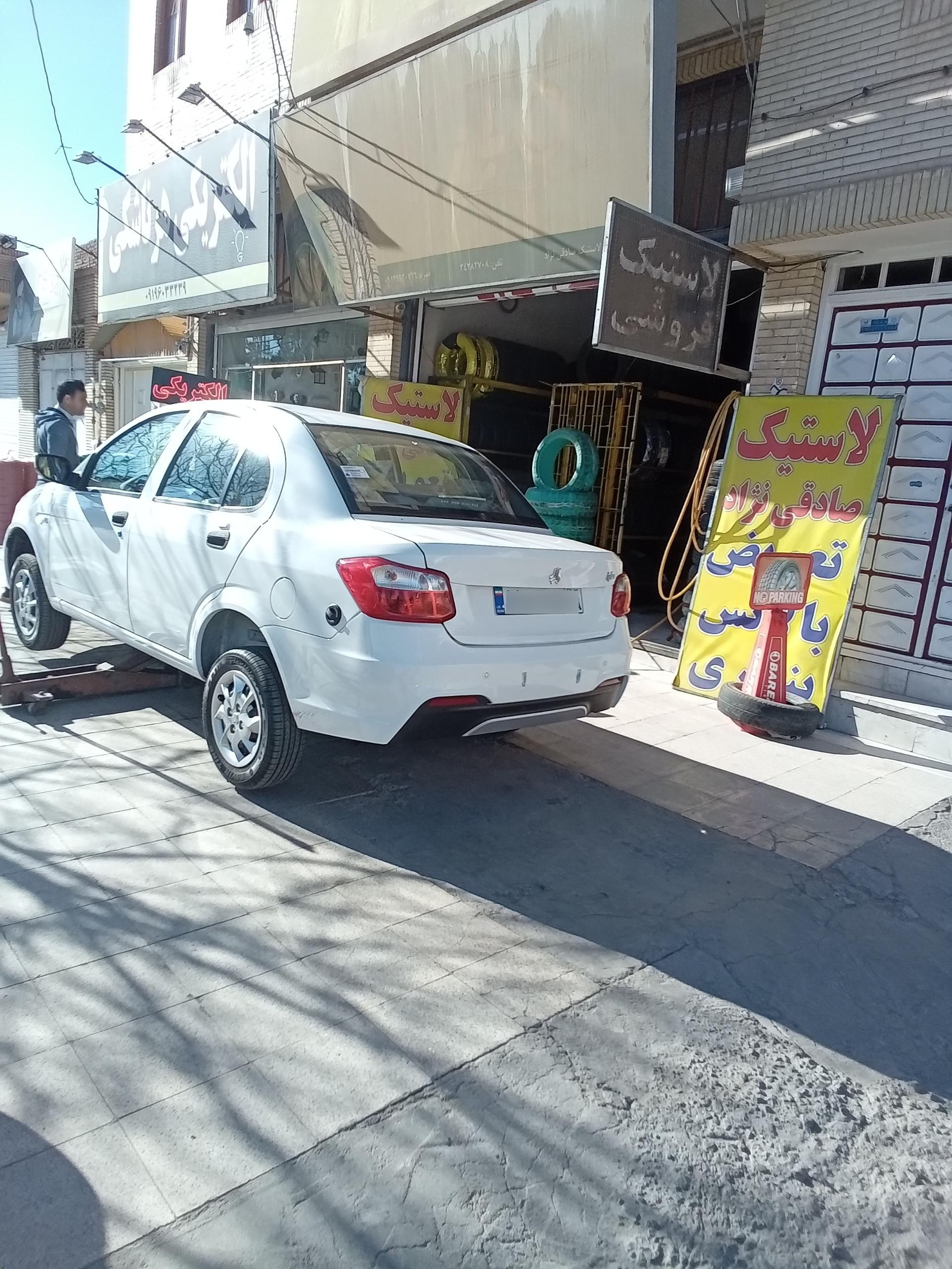 عکس فروشگاه لاستیک صادقی نژاد 