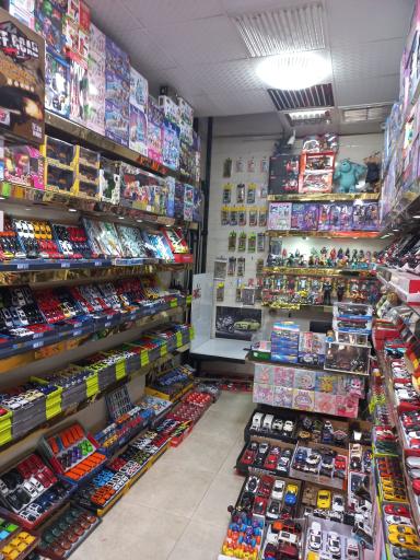 عکس فروشگاه اسباب‌ بازی گلی