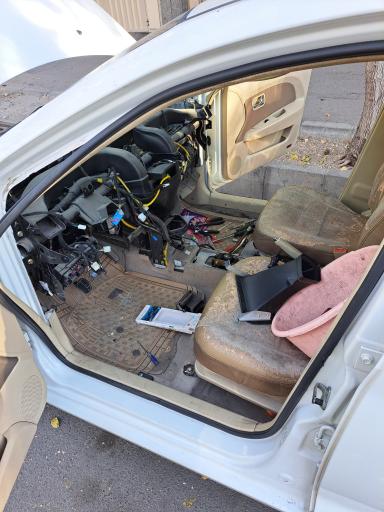 عکس خدمات برق خودرویی امین باتریسازی