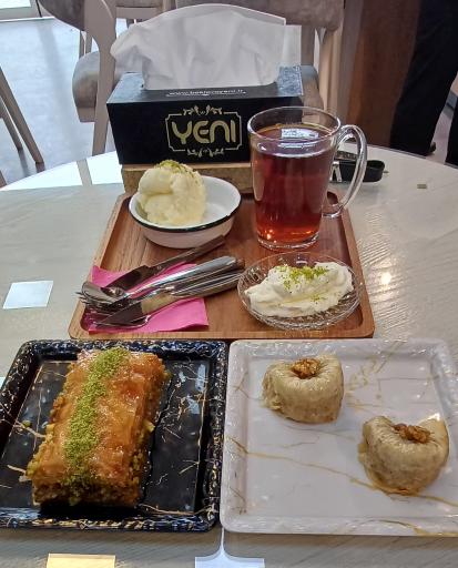 عکس کافه باقلوا یئنی (شعبه وکیل آباد)