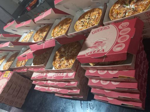 عکس پیتزا ساندویچ و مرغ بریان یک وقت خوش 