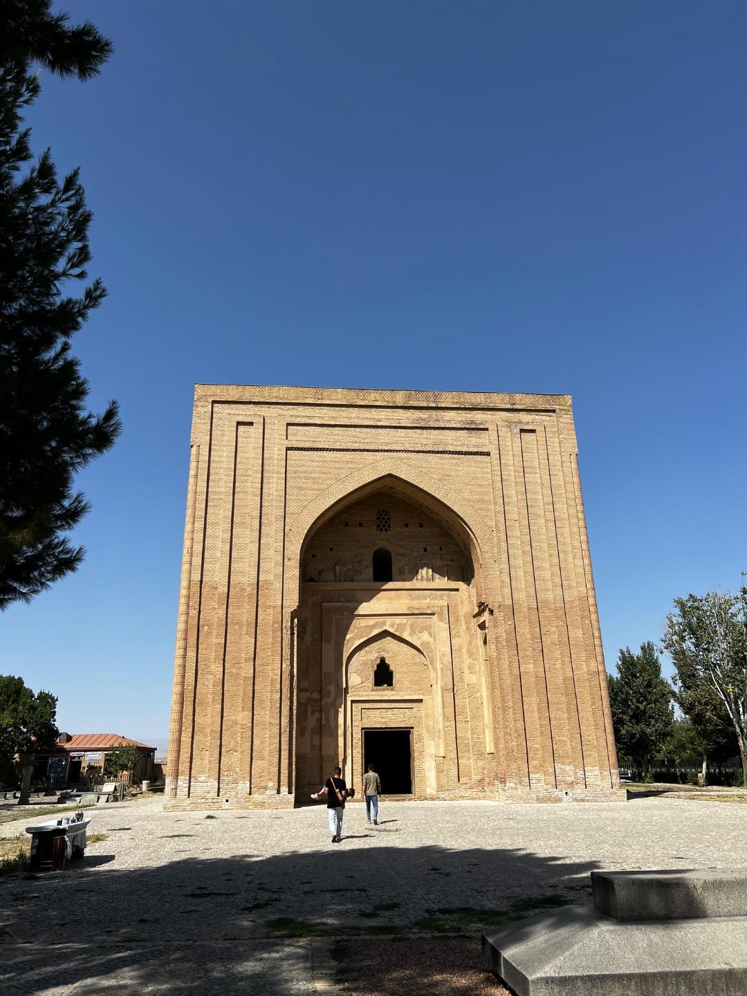 عکس بنای هارونیه