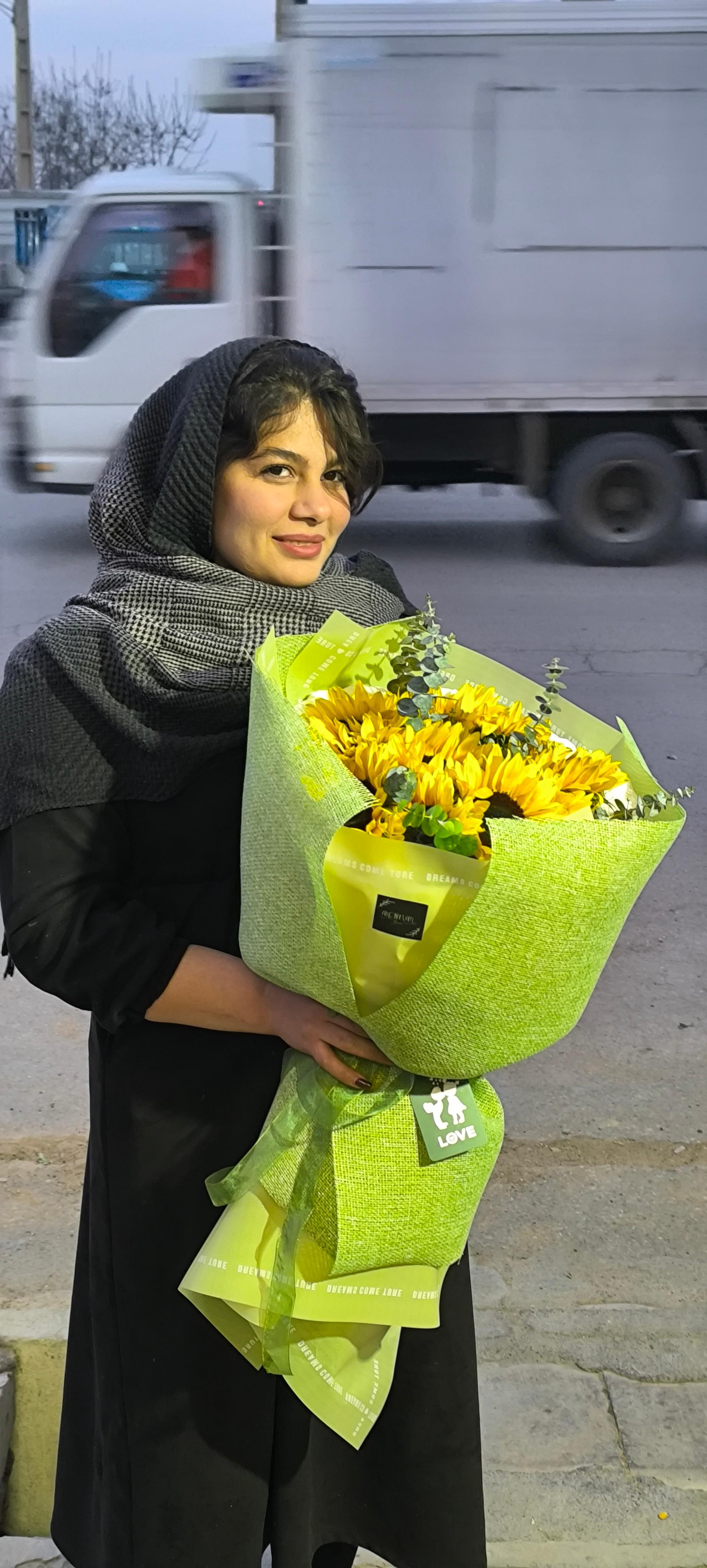 عکس پخش گل ارغوان