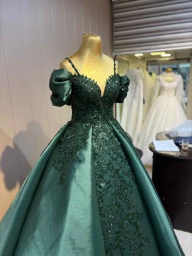 عکس مزون ملکه شهر 