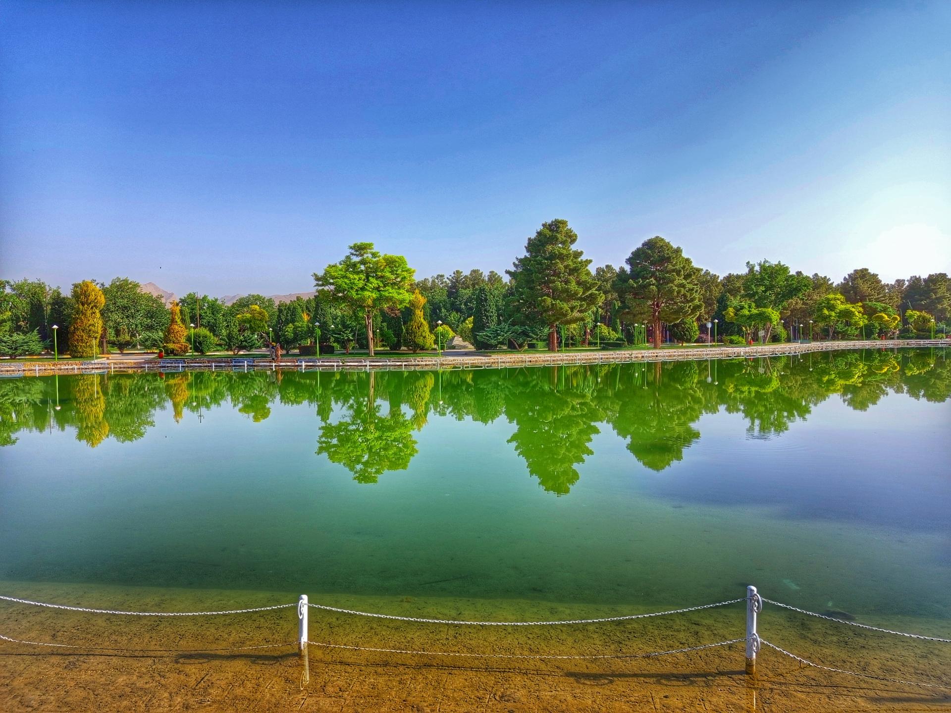 عکس دریاچه پارک ملت