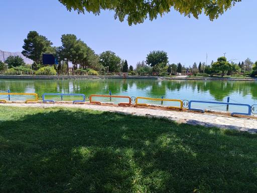 عکس دریاچه پارک ملت