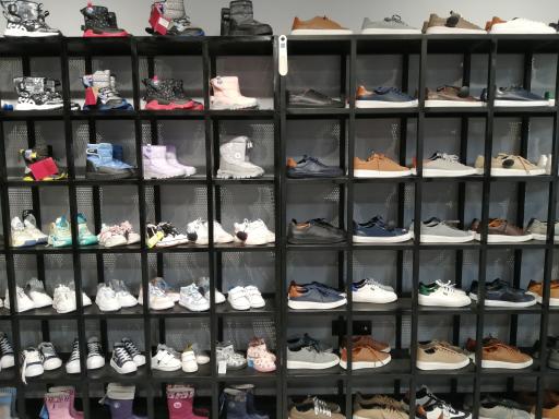 عکس فروشگاه پوشاک 1969