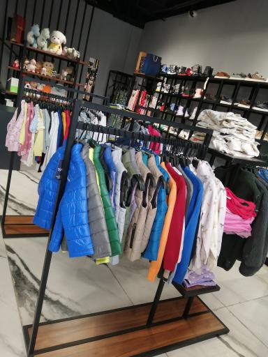 عکس فروشگاه پوشاک 1969