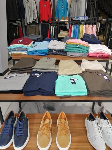 عکس فروشگاه پوشاک 1969