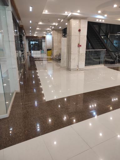 عکس مجتمع تجاری آسمان 2