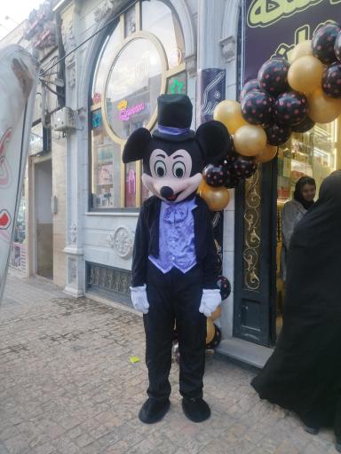 عکس فروشگاه لوازم آرایشی و کادوئی کوئین