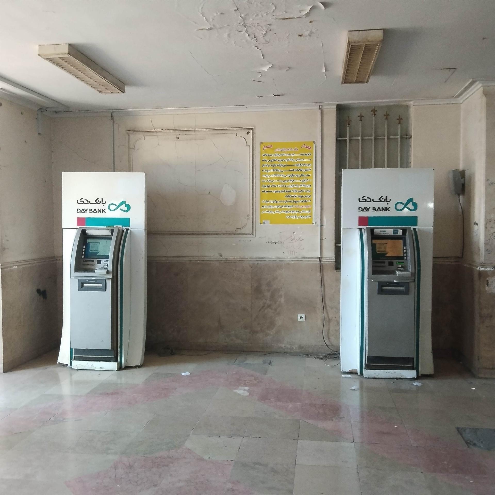 عکس عابر بانک دی