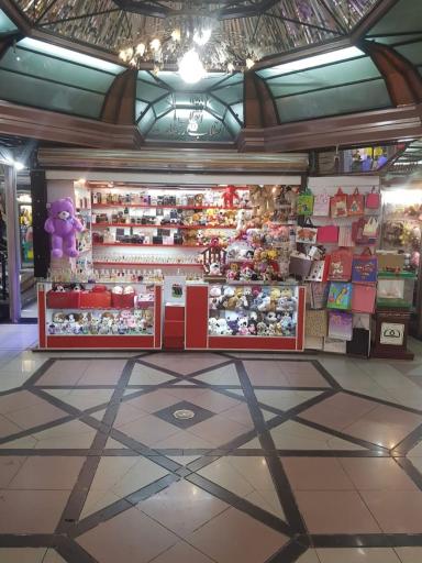 عکس فروشگاه عطریات فاطیما