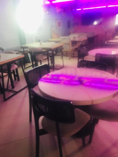 عکس کافه چوکور