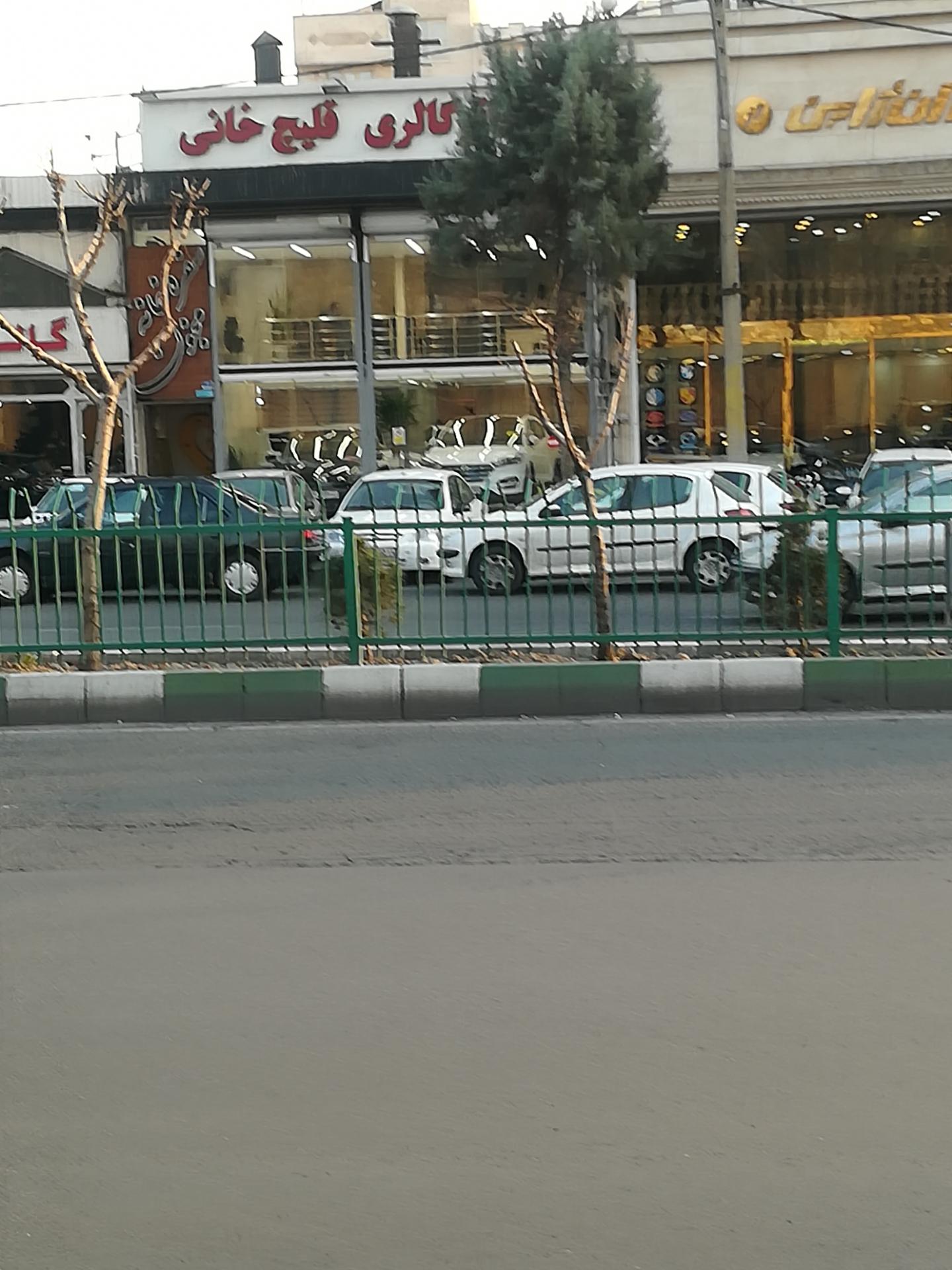 عکس قلیچ خانی (نمایشگاه اتومبیل)