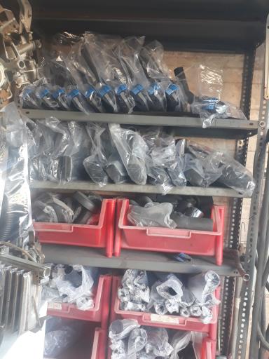 عکس فروشگاه مرکزی قطعات و خدمات فنی هادی و رضا