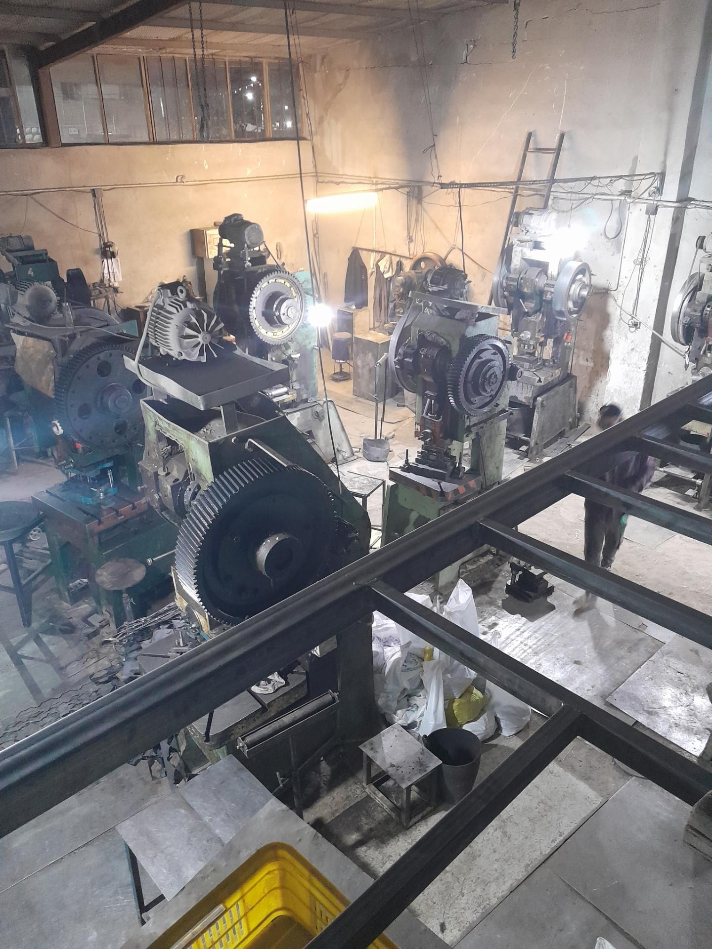 عکس کارگاه پرس کاری و قالب سازی مرادی