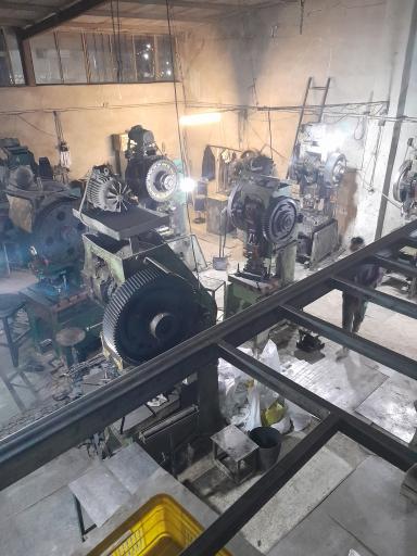 عکس کارگاه پرس کاری و قالب سازی مرادی