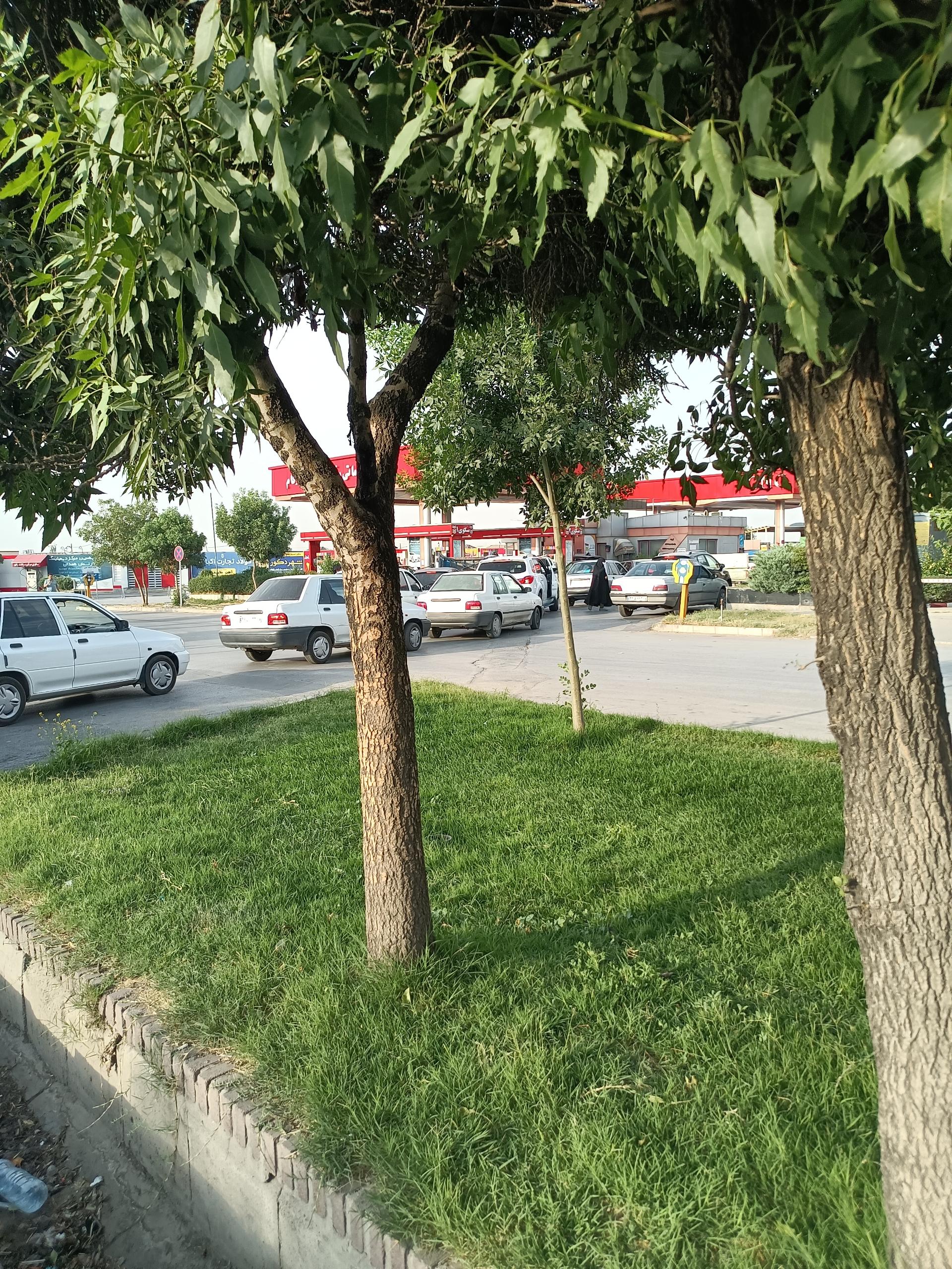 عکس پمپ بنزین آذر فام