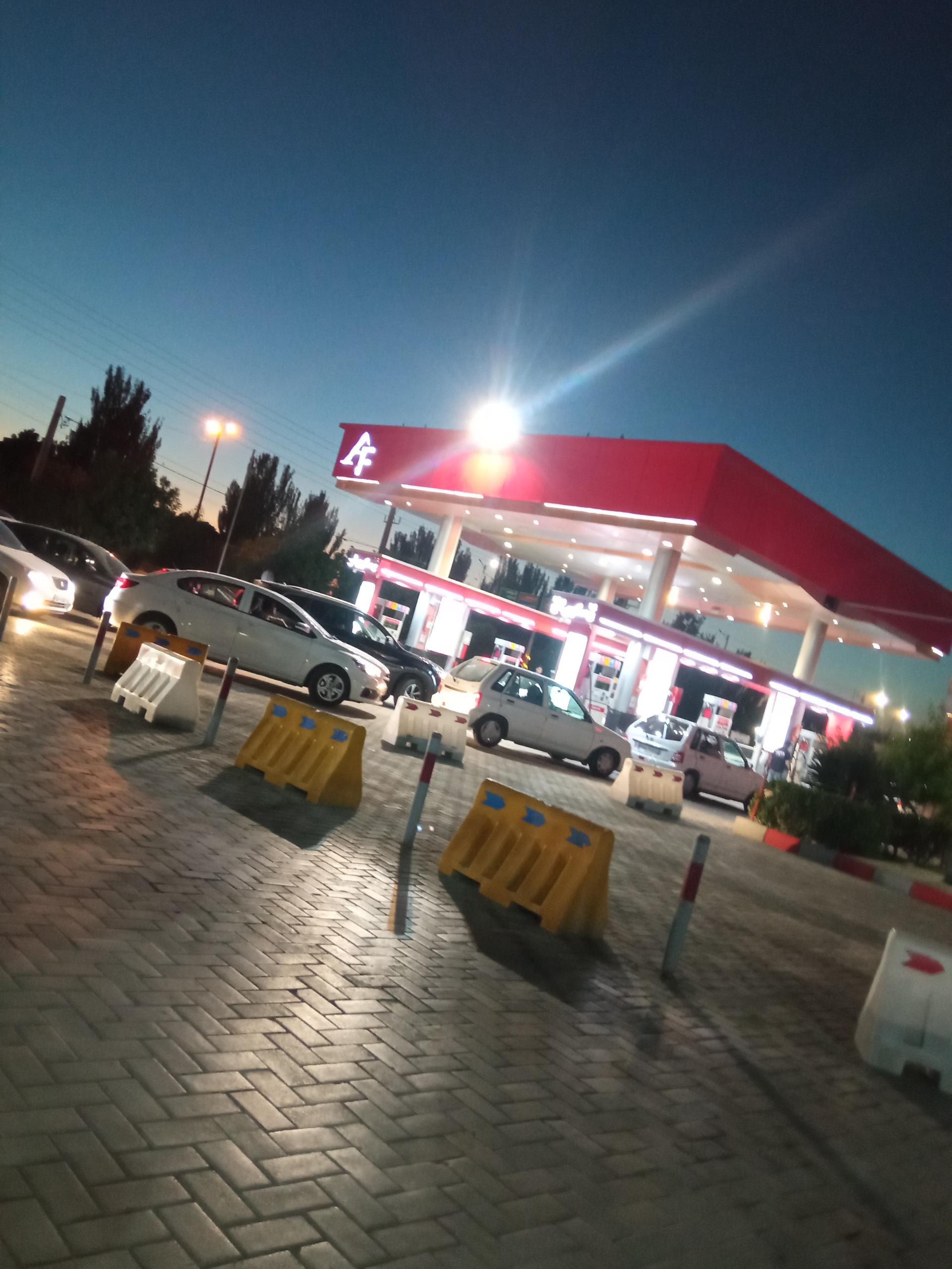 عکس پمپ بنزین آذر فام