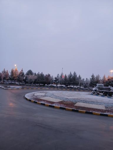 عکس پارکینگ شرکت کامیونداران شهید بهشتی