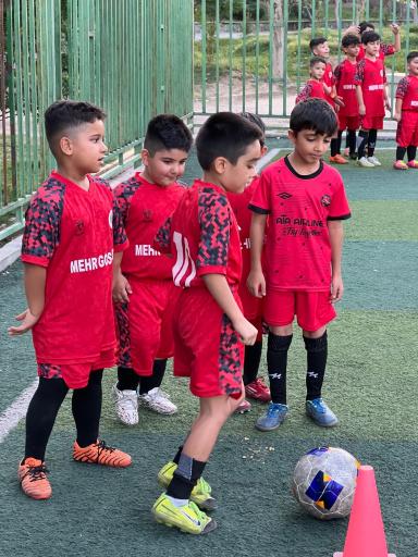عکس مدرسه فوتبال مهر گستر 