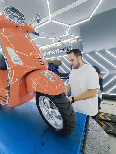 عکس مرکز کارشناسی خودرو نیما عبادی