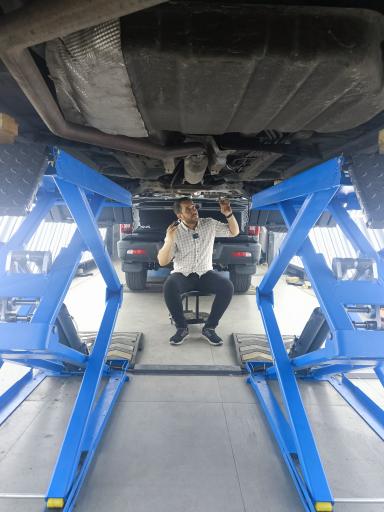 عکس مرکز کارشناسی خودرو نیما عبادی