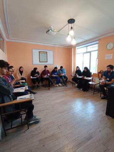 عکس آکادمی زبان های خارجی پردیسان