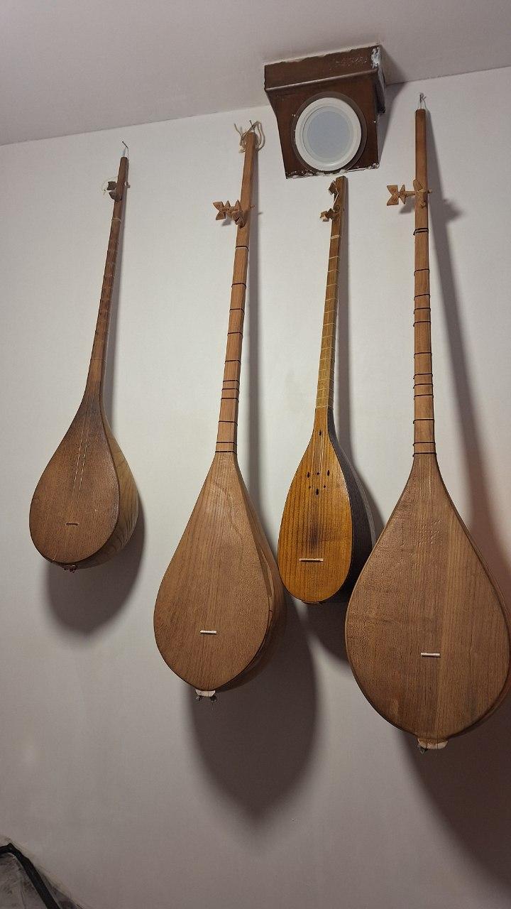 عکس فروشگاه و گالری موسیقی استاد بنان