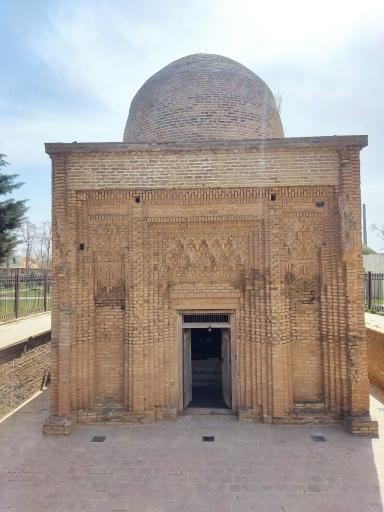 عکس بقعه پیر تاکستان