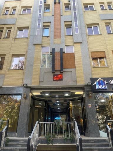 عکس دکتر حمید قاسمی متخصص پوست مو زیبایی 