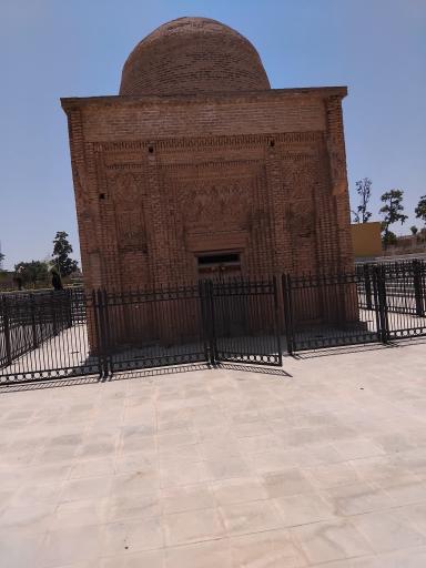 عکس بقعه پیر تاکستان