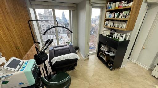 عکس آرایشگاه مردانه لوکات