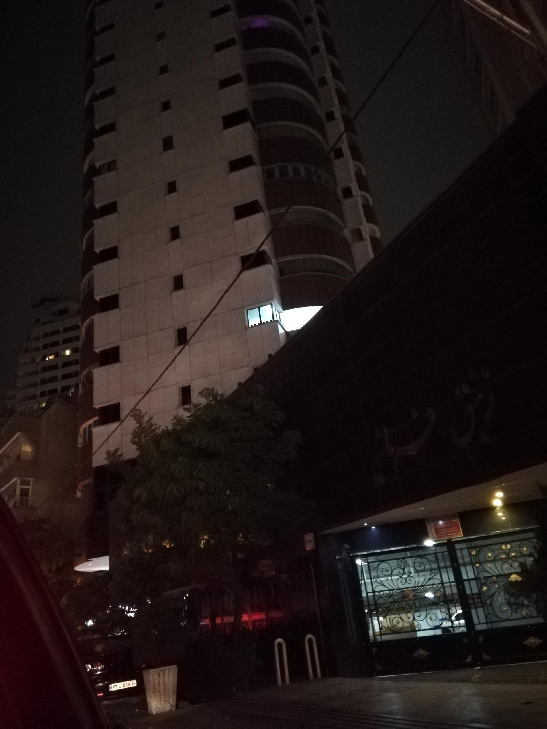 عکس برج زنبق فرمانیه