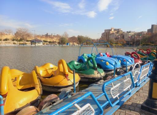 عکس دریاچه مصنوعی پارک وحدت