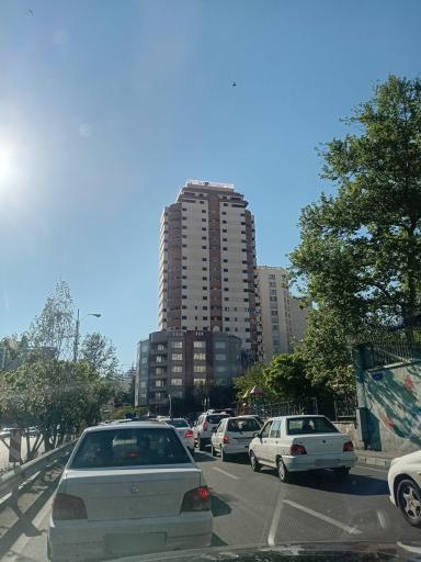 عکس برج زنبق فرمانیه