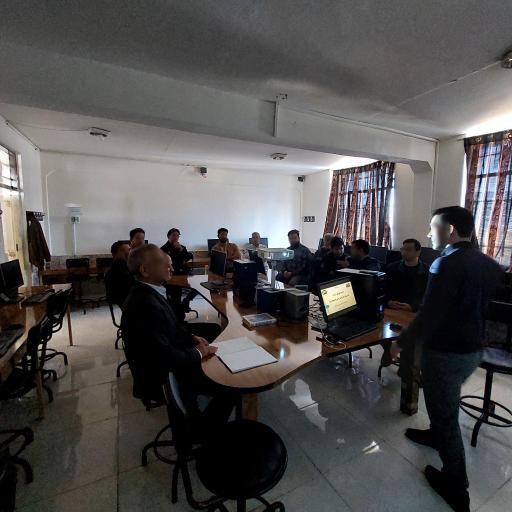 عکس هنرستان کاردانش ثامن الحجج(ع)