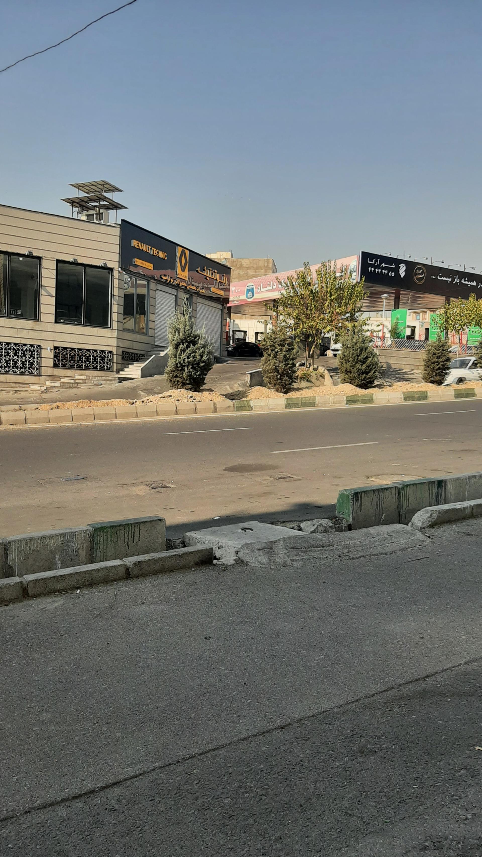 عکس تعمیرات تخصصی رنو فرانسه